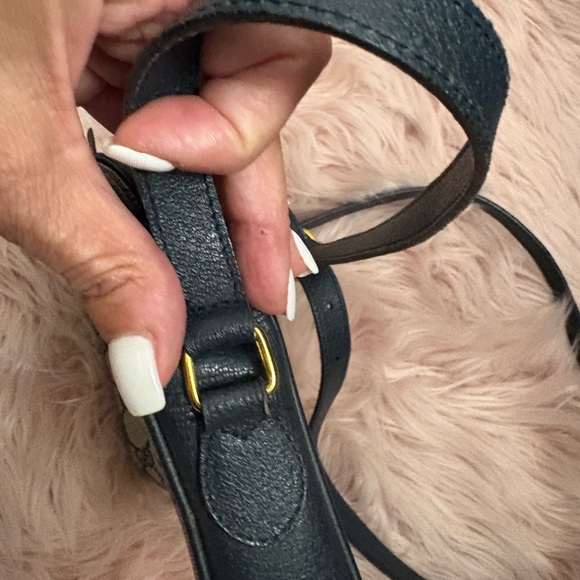 Gucci navy blue and Cream sherry Crossbody Bag with Signature Monogram - Picture 6 of 8